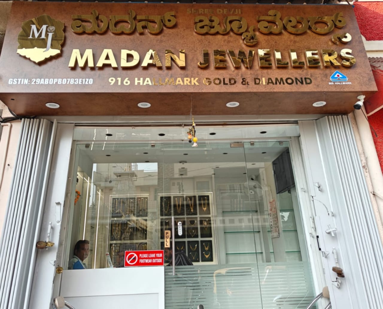 Madan Jewellers Store - Image 1